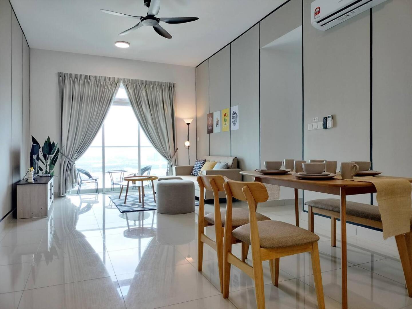 Twin Galaxy Apartment *