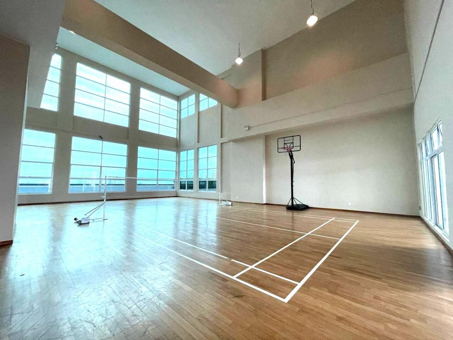 Twin Galaxy Apartment *
